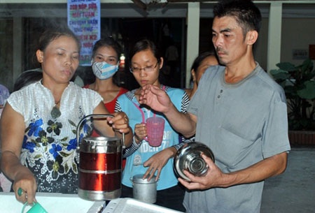 “Nồi cháo hướng thiện” của nhóm giang hồ hoàn lương - 7 “Nồi cháo hướng thiện” của nhóm giang hồ hoàn lương