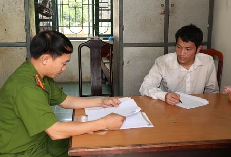 Truy lùng kẻ giết người yêu ném xác xuống hồ - 1 Đối tượng Nguyễn Văn Diễn tại CQĐT.