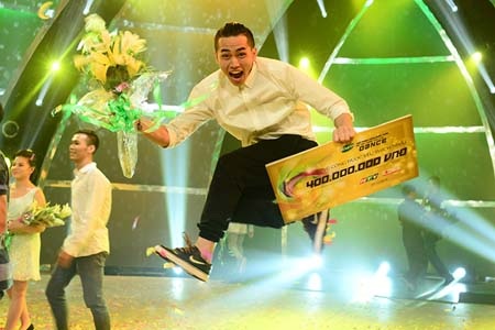 Ngọc Thịnh: Không dừng lại ở Quán quân Thử thách cùng bước nhảy 2013 - 1 Ngọc Thịnh ở khoảnh khắc đăng quang