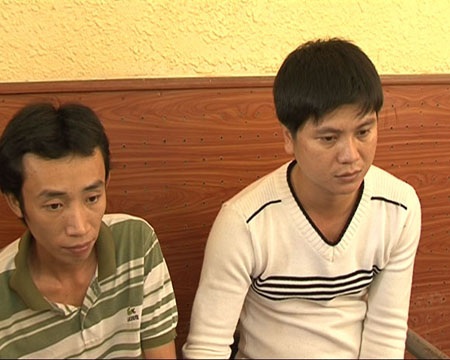 Say rượu điên cuồng đuổi đánh bác sĩ trong bệnh viện - 1 Say rượu, Bình và Phúc đã gây náo loạn bệnh viện