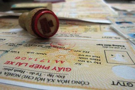 Con dấu và giấy tờ Thảo và đồng bọn làm giả.