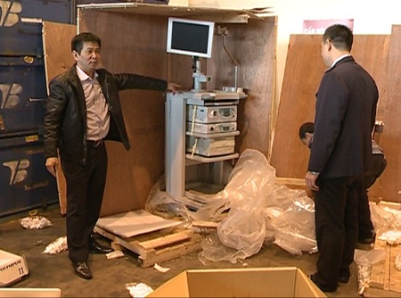 Thiết bị y tế hết đát tuồn vào Việt Nam qua đường hàng không.