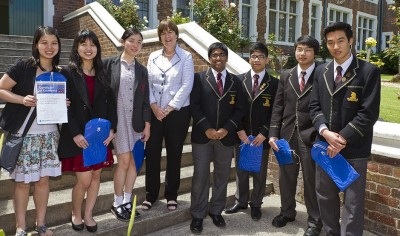 Nhiều học bổng và hỗ trợ tài chính từ đại học và cao đẳng Monash, Australia - 5 Phó Hiệu trưởng, Giáo sư Edwina Cornish với các HS của hai trường cấp ba nổi tiếng