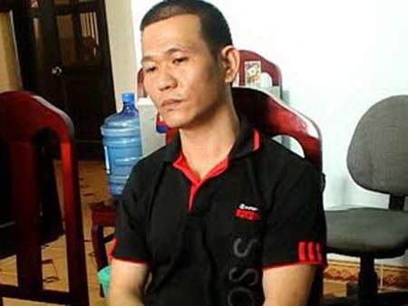 Vụ giang hồ giải cứu đàn anh: Long “rồng đỏ” ra đầu thú - 1 Long rồng đỏ (ảnh trên) và Nguyễn Văn Nhí tại cơ quan công an