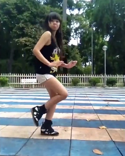 Hot teen bàn luận xung quanh chuyện nhảy Zumba - 2 Hêu Hêu phải khá vất vả, mất vài tiếng mới cho ra đời clip nhảy của riêng mình