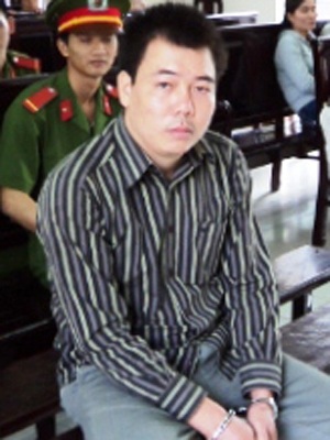 Đang thụ án, được thăng chức phó phòng tín dụng - 1 Đang thụ án, được thăng chức phó phòng tín dụng