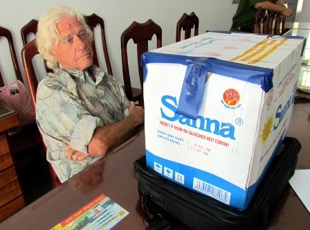 Thùng đựng laptop và các băng đĩa, Công an thu giữ tại nơi ở của Didier.