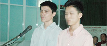 Sáng nay, tử tù xin thi hành án sớm đã bị tiêm thuốc độc - 1 Đặng Văn Thương khi đứng trước vành móng ngựa