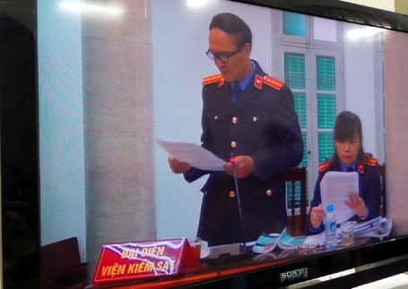 Đại diện Viện kiểm sát đọc bản cáo trạng luận tội các bị cáo