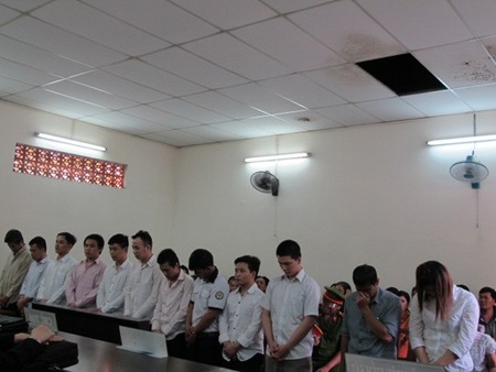Xử án cảnh sát cơ động dùng súng đi cướp sòng bạc - 1 Băng cướp do nguyên cảnh sát trật tự, cơ động cầm đầu tại tòa