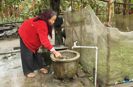 Hạnh phúc vì mấy chục năm mới được... mặc áo trắng - 1 Hạnh phúc vì mấy chục năm mới được... mặc áo trắng