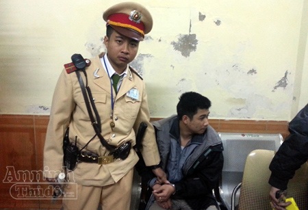 Đối tượng Đào Tuấn Anh được bàn giao tại CAP Hàng Trống