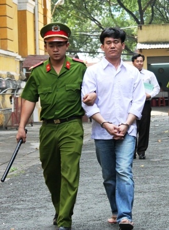 Anh bán cá phạm tội giết người vì phản đòn ghen từ người tình cũ của vợ - 1 Bị cáo Đoàn Văn Dữ