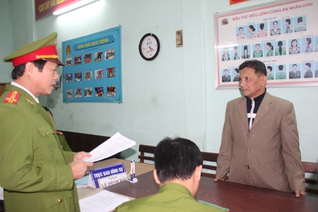 Con đường "tiến quan" của Tổng Giám đốc tham ô tiền tỉ - 2 CA Đà Nẵng đọc lệnh bắt ông Hùng