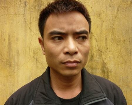 "Nhảy dù" khai thác đá trái phép - 1 Đối tượng Phương cầm đầu nhóm khai thác trái phép sau khi bị bắt giữ