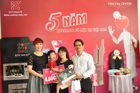 Lễ bốc thăm trúng thưởng chương trình “5 năm Kitchmate có mặt tại Việt Nam” - 4 Chị Ngô Vân Anh- Khách hàng trúng giải đặc biệt của chương trình