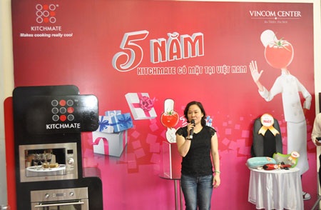 Lễ bốc thăm trúng thưởng chương trình “5 năm Kitchmate có mặt tại Việt Nam” - 5 Chị Ngô Vân Anh- Khách hàng trúng giải đặc biệt của chương trình
