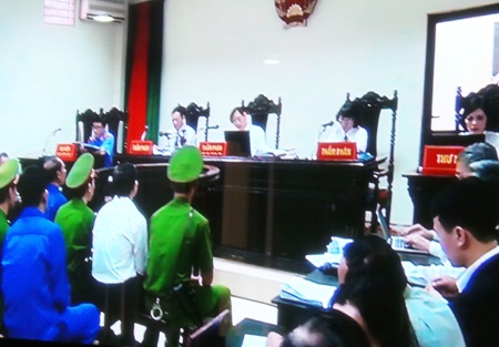 Phúc thẩm Dương Chí Dũng: Thêm tài liệu mới từ Nga, dừng tòa để xem xét - 4 Do có những tài liệu mới, HĐXX quyết định dừng phiên làm việc chiều