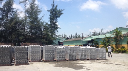 Nhiều ý kiến tranh cãi về việc có nên tiếp tục sử dụng vật liệu amiang (Ảnh minh họa)