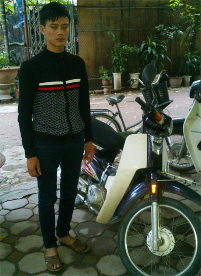 Xuân cùng chiếc xe máy dùng làm phương tiện gây án