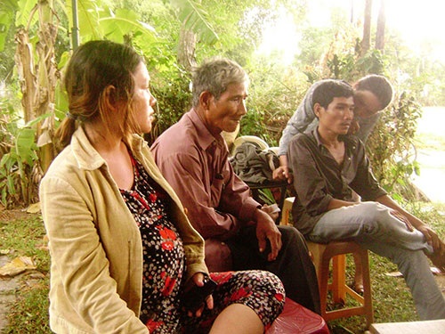 Xét hỏi với... dùi cui, nghi can tử vong - 1 Nỗi đau của gia đình trước cái chết bất ngờ của Ngô Thanh Kiều Ảnh: HỒNG ÁNH