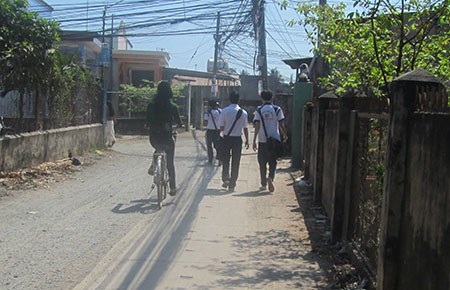 Đoạn đường các nữ sinh bị kẻ xấu rạch quần. Ảnh: TD