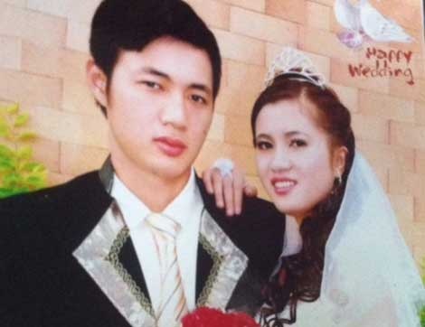 Lê Viết Cường và vợ trong ngày cưới.