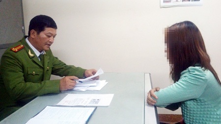 Cuộc đào thoát khỏi nơi tủi nhục - 1 Bị hại trình báo tại cơ quan công an