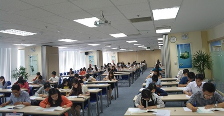 Thí sinh đang làm Global Samsung Aptitude Test (GSAT) I tại TP.Hồ Chí Minh
