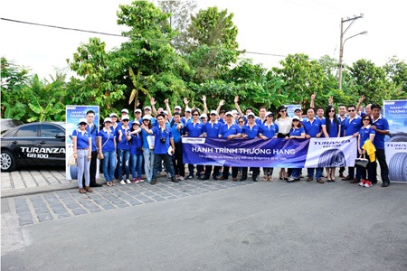 Các thành viên tham gia hành trình đến Hồ Tràm cùng Bridgestone