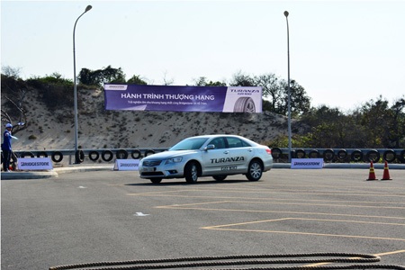 Trải nghiệm sự êm ái của GR-100 trong chương trình lái thử tại Hồ Tràm