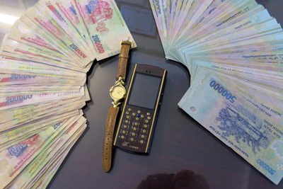 Bắt được đối tượng giật hơn 200 triệu đồng trên tay đứa bé 4 tuổi - 2 Số tang vật Linh cướp của chị T.