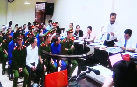 Dương Chí Dũng: “Xin cho bị cáo được sống!” - 4 Luật sư Thủy ý kiến về tài liệu của tòa, VKS công bố