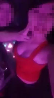 Một 0x đang tự sướng tại một quán bar ở Hà Nội 