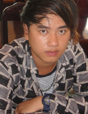 Nam ca sỹ tự thú về tội giết người - 1 Đối tượng Học ra đầu thú tại Đồn Biên phòng Roòn.