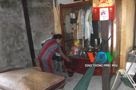 Bị dàn cảnh trộm tiền, cụ ông qua đời vì sốc nặng - 1 Vị trí chiếc tủ bị bọn đạo chích cuỗm mất tài sản