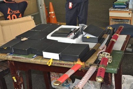 Bắt vụ vận chuyển vũ khí, máy phá sóng tại Tân Sơn Nhất - 5 Bắt vụ vận chuyển vũ khí, máy phá sóng tại Tân Sơn Nhất