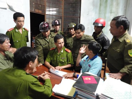 Cướp chìa khóa, hàng chục học viên trốn khỏi nơi cai nghiện - 1 Cơ quan điều tra đang lấy lời khai các đối tượng đã bị bắt giữ