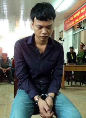 Ghét Việt kiều ỷ có tiền, đâm chết người - 1 Danh Chơn tại phiên tòa xử lưu động ngày 8-5