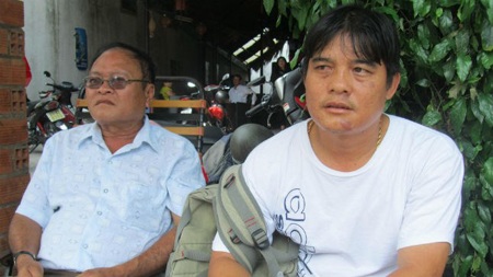 Khách làng chơi mất cả quần chạy theo gã pê-đê giả gái - 1 Anh Hải (bìa phải) thuật lại vụ việc.