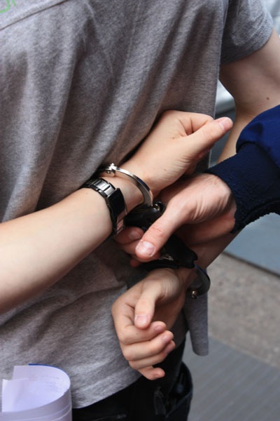 Tiểu thư nhà lành nhập vai gái làng chơi giúp công an phá án - 1 Hình minh họa