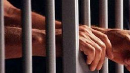 Người phạm tội có thể nộp tiền thay vì chấp hành hình phạt tù? - 1 <span style=font-size:12.0pt;lũne-height:
115%>Phạt tiền không phải hình phạt được “ưu tiên”