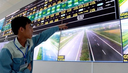 Nhiều xe biển xanh, biển đỏ, chạy quá… láo! - 1 Nhân