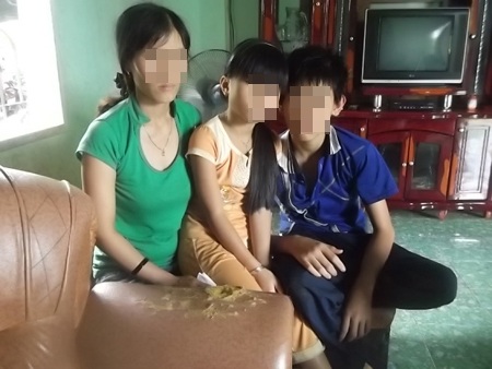Căm phẫn người cha đánh con dã man - 3 Nhiều năm nay, 3 mẹ con chị Nga luôn sống trong lo sợ