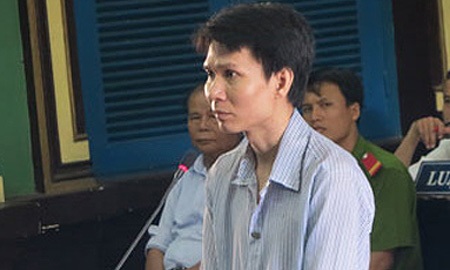 Tội ác rợn người của “phi công trẻ” với quý bà - 1 Bị cáo Lê Trung Hiếu tại phiên tòa