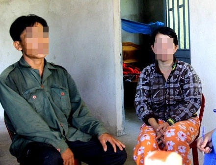 Nhà phu trầm bị “khủng bố” sau tin đồn trúng kỳ nam 50 tỷ - 1 Vợ chồng N.Đ.C. kể lại sự việc bị giang hồ đe dọa, đập phá nhà cửa với PV