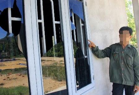 Nhà phu trầm bị “khủng bố” sau tin đồn trúng kỳ nam 50 tỷ - 2 Vợ chồng N.Đ.C. kể lại sự việc bị giang hồ đe dọa, đập phá nhà cửa với PV