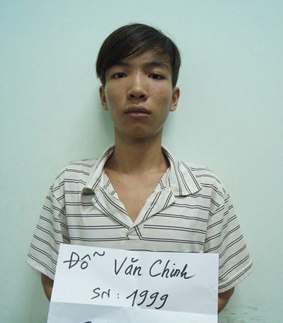 Hung thủ đâm chết người tại nhà bạn gái ra đầu thú - 1 Hung thủ Đỗ Văn Chinh tại cơ quan điều tra