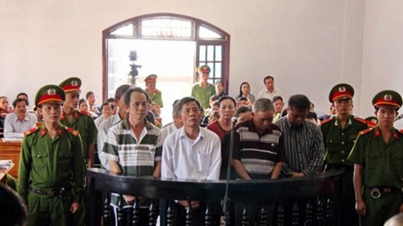 Tiền của Nhà nước có nguy cơ bị tư nhân “chiếm đoạt” - 1 Tiền của Nhà nước có nguy cơ bị tư nhân “chiếm đoạt”