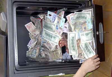 Bi hài chuyện “quý tử” trộm tiền của mẹ nuôi mang về cho mẹ ruột - 1 Ảnh minh họa
